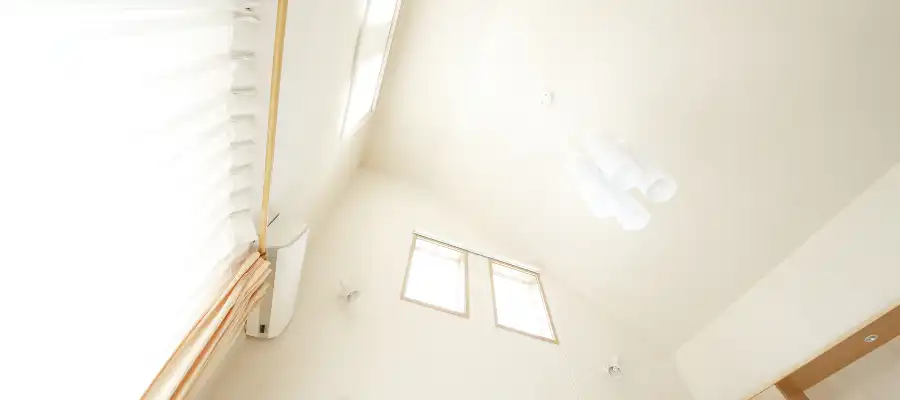 Banner Berita Bikin Adem dan Lega, Ini Alasan Rumah High Ceiling Jadi Trend!