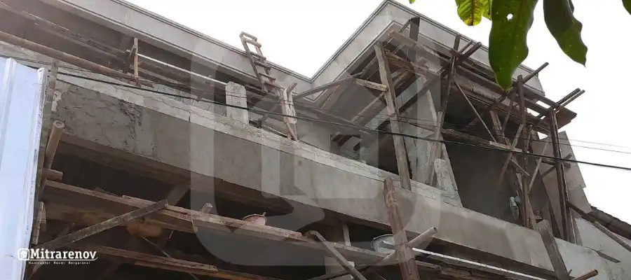 renovasi berat